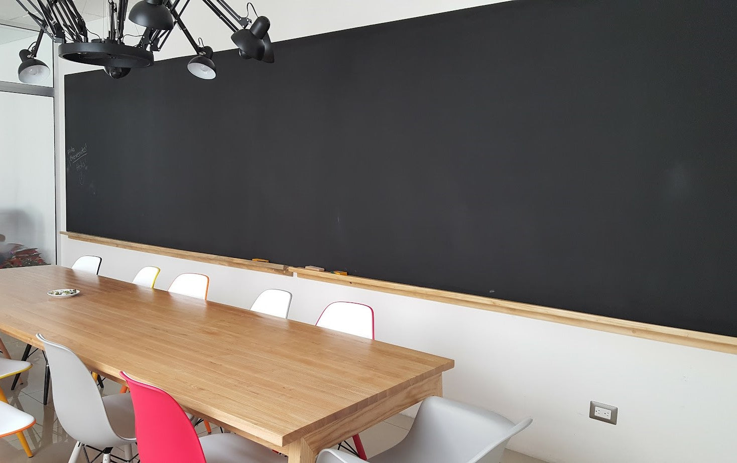 Pizarrones Verdes y Negros para Tiza en Guatemala – Fabricante Directo